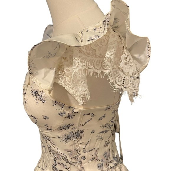 Elegant Cream Floral Ruffle Top - Picture 2 of 15